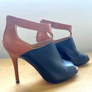Ann Taylor Cerie Peeptoe Shootie, black/brown, size 8